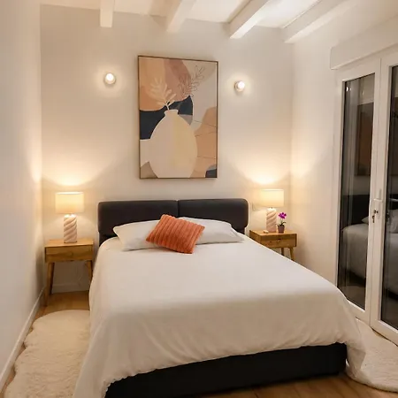 Gæstehus Maison Entiere - 8 Personnes - Jardin - Parking Prive -proche Laval Loiron-Ruille